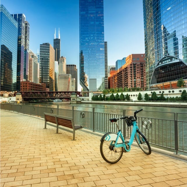 Bike Tour of Chicago Lakefront Neighborhoods | Marriott Bonvoy Activities
